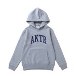 画像1: KIDS COLLEGE LOGO SWEAT PULLOVER HOODIE GRAY 224-050010 GY GS AKTR アクター パーカー アウトウエア ウエア 秋冬物 【BOY'S】 キッズ アパレル (1)