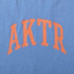 画像2: TW COLLEGE LOGO COTTON TEE BLUE 824-010005 BL AKTR アクター Tシャツ ウエア  【MEN'S】 (2)