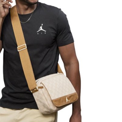 画像1: Jordan Monogram Mini Messenger Coconut Milk  MA0760-W3Z SCKBG Jordan ジョーダン クロスボディ バッグ   【海外取寄】