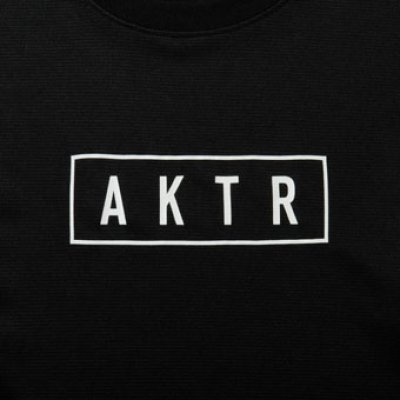 画像1: KIDS AKTR LOGO L/S SPORTS TEE BLACK 224-048005 BK GS AKTR アクター ロング　Tシャツ ウエア 秋冬物 【BOY'S】 キッズ アパレル