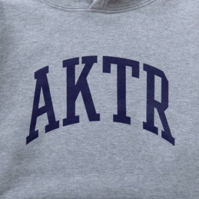 画像1: KIDS COLLEGE LOGO SWEAT PULLOVER HOODIE GRAY 224-050010 GY GS AKTR アクター パーカー アウトウエア ウエア 秋冬物 【BOY'S】 キッズ アパレル