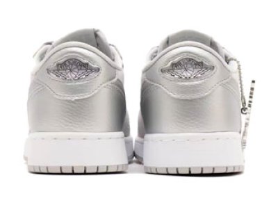 画像2: Air Jordan 1 Low Retro OG GS Metallic Silver CZ0858-002 Jordan ジョーダン シューズ   【海外取寄】【GS】キッズ