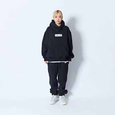 画像2: AKTR LOGO SWEAT PULLOVER HOODIE BLACK 224-027010 BK AKTR アクター パーカー アウトウエア ウエア 秋冬物 【MEN'S】